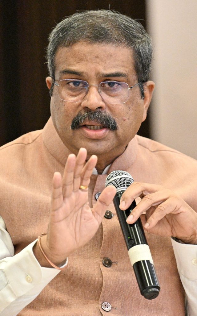 Dharmendra Pradhan Pic up the mic and giving speech